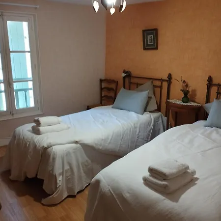 Aux Du Bourg Bed & Breakfast